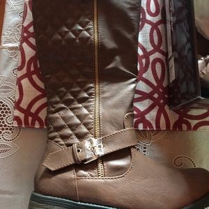 Boots, Forever brand, size 7 1/2, color tan.